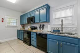 BEH · Spacious 4BR Near Plaza & Westport | Ideal for Groups & Gatherings