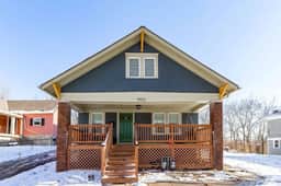 Forest Avenue Flat (1st Floor Apt) · 2BR | 2 Private Baths | Extended Stays