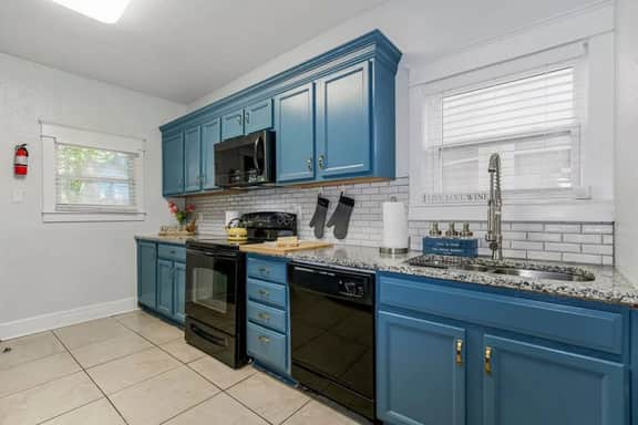 BEH · Spacious 4BR Near Plaza & Westport | Ideal for Groups & Gatherings