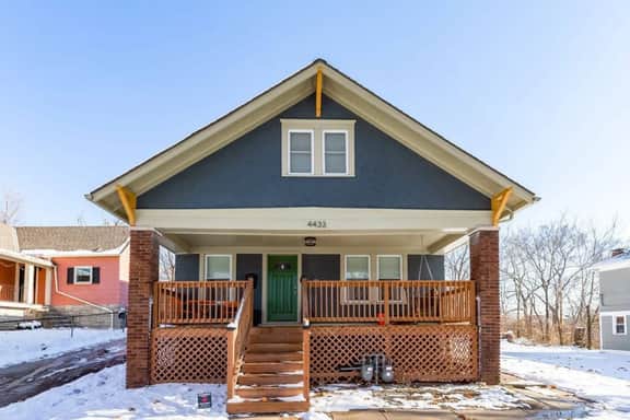 Forest Avenue Flat (1st Floor Apt) · 2BR | 2 Private Baths | Extended Stays