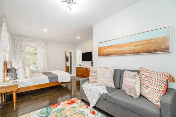 Sewille House · 5 Bedroom Group Stay | Private Bath Every Room