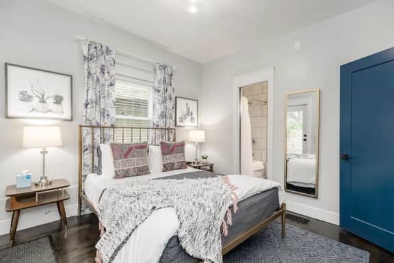 Sewille House · 5 Bedroom Group Stay | Private Bath Every Room