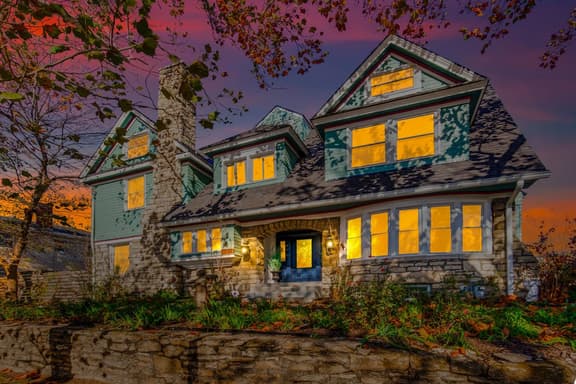 Ten6Teen · Grand Mansion: 6BR, 5.5BA Near Top  KC Attractions
